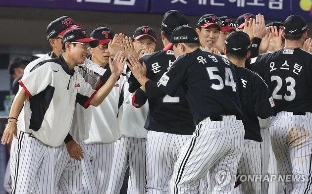 “후반기 열쇠는 문보경·박동원”…염경엽, LG 타격 반등→대권 재시동 / 연합뉴스