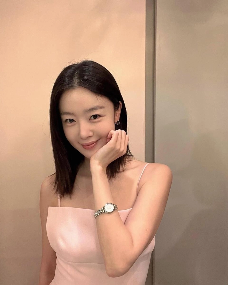 “빛나는 여름 오후”…한선화, 단아한 미소→청순미 절정 / 배우 한선화 인스타그램