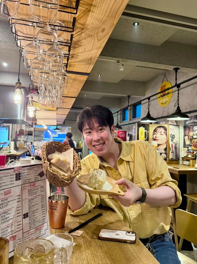 “함께하는 저녁의 여운”…피오, 환한 미소로 여름밤 힐링→소박한 일상 공유 / 그룹 블락비 피오 인스타그램