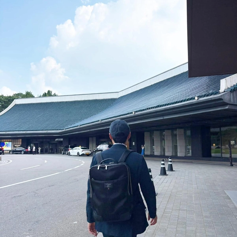 “동생이 선물해준 가방, 마음이 든든해”…김민수, 여름 오후→새로운 시작의 뒷모습 / 나는 솔로 25기 영수 김민수 인스타그램