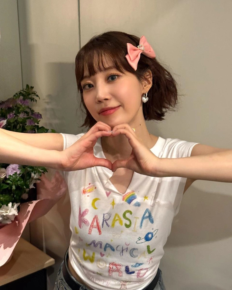 “눈부신 응원 속에”…허영지, 여름밤 반짝임→동심 가득 하트 / 걸그룹 카라 허영지 인스타그램