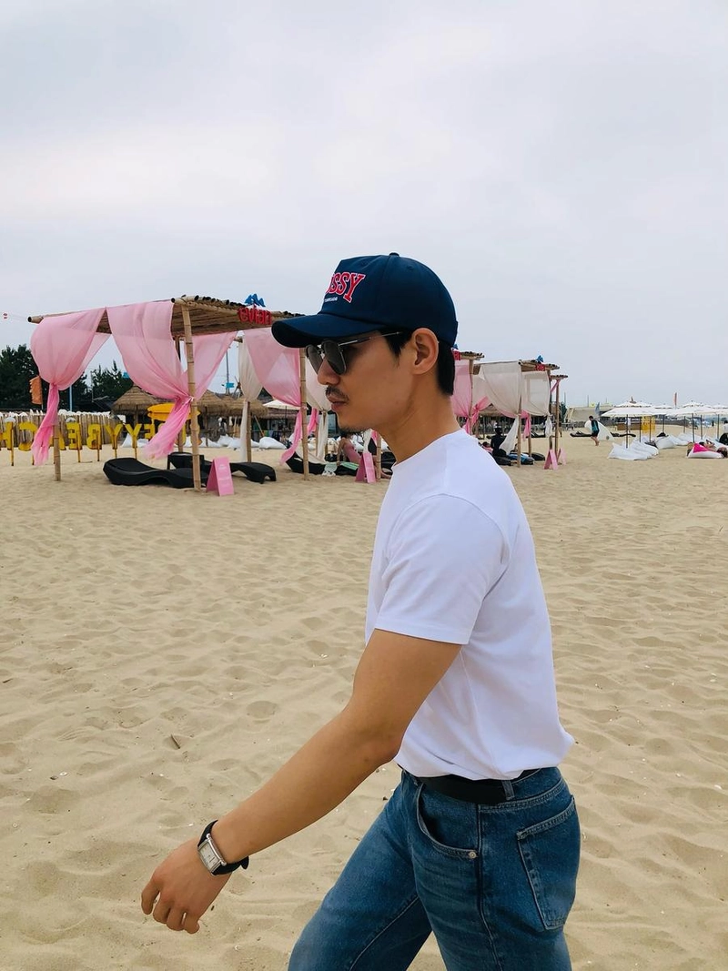 “이른 여름밤 산책”…이충구, 고요한 해변→청량한 분위기 / 배우 이충구 인스타그램