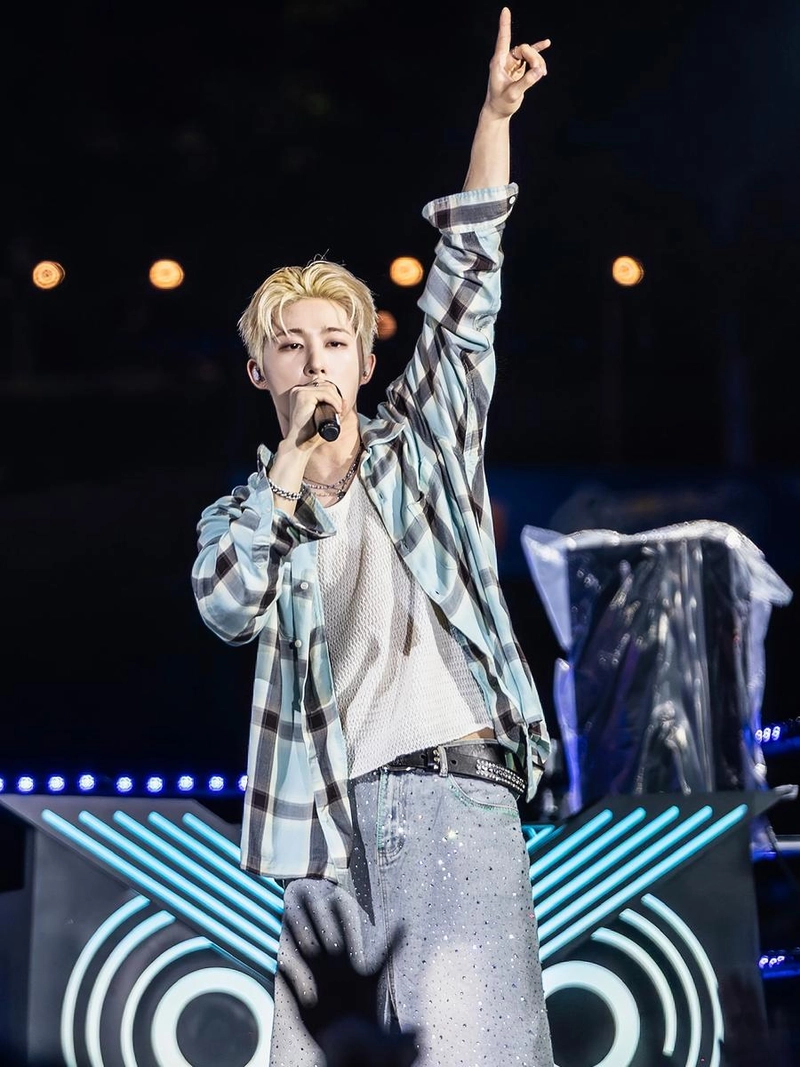 “무대 위를 가른 한 손”…B.I, 밤하늘을 찢은 압도→여름 밤 공연의 절정 / 가수 B.I 김한빈 인스타그램