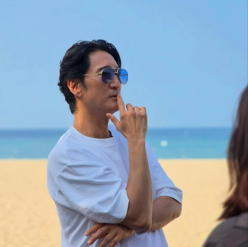 “초대의 손짓이 느껴진다”…신현준, 여름 해안에서→영화제 향한 열정 / 배우 신현준 인스타그램