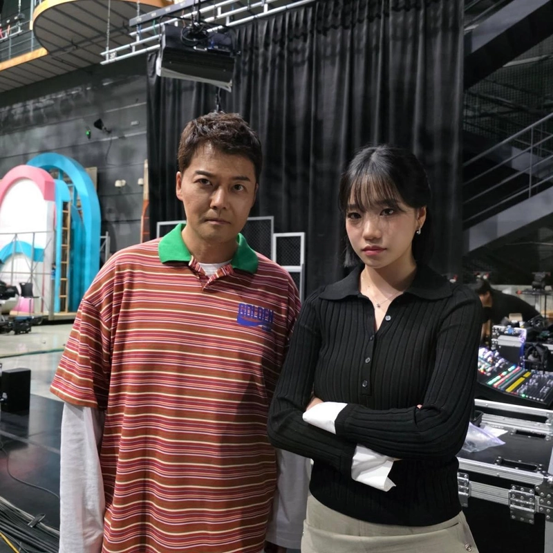 “오징어게임3 킬포는 조유리의 눈빛”…전현무, 무심한 시선→긴장감 폭발 / 방송인 전현무 인스타그램