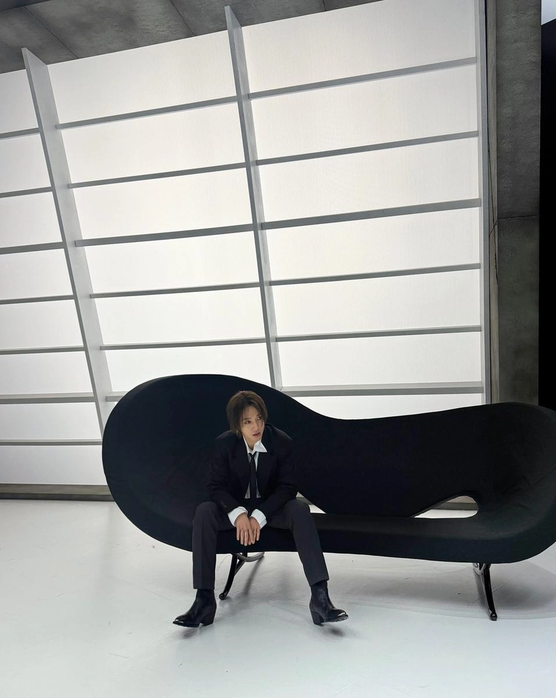 “오늘도 함께 행복해요”…예성, 고요한 세련미→모던 무드 폭발 / 그룹 슈퍼주니어 예성 인스타그램
