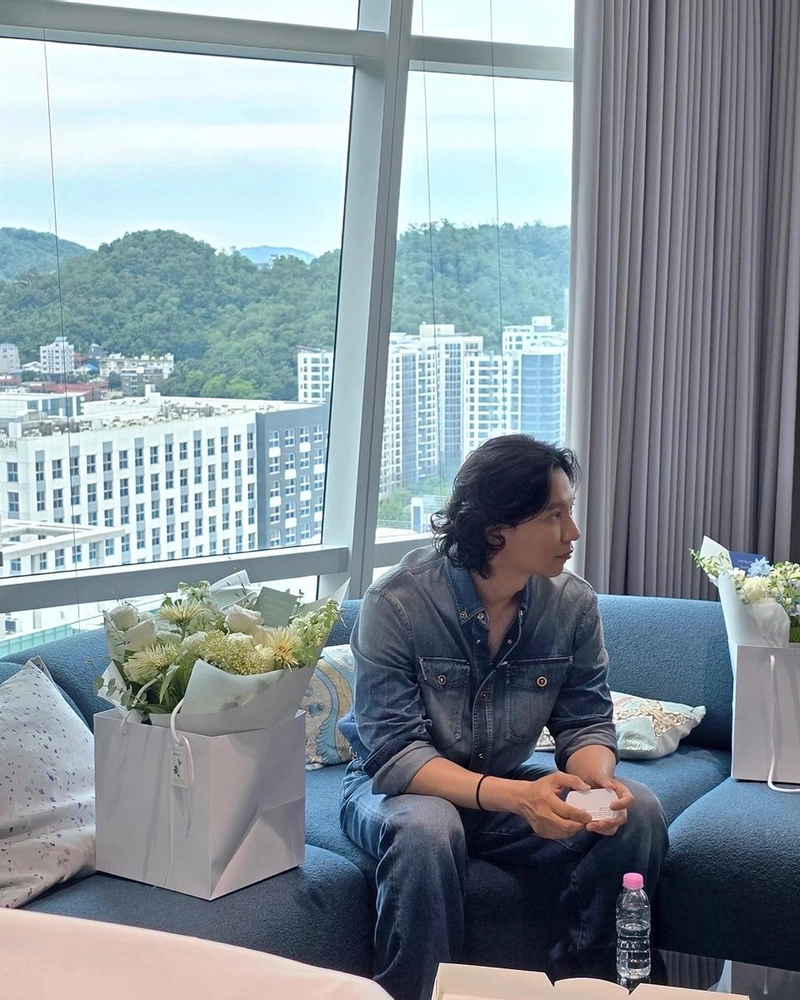 “이도까지 50보”…김남길, 고요한 시선→여름 도심 속 여운 / 배우 김남길 인스타그램