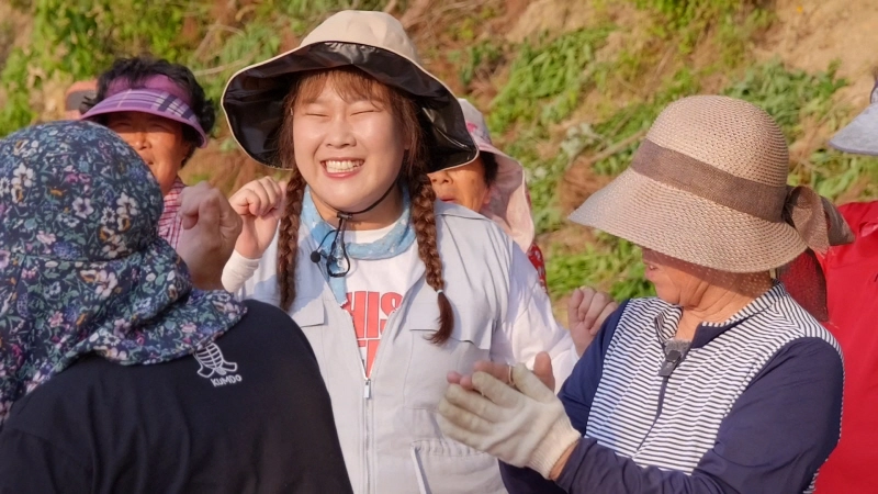 “폭염 속 괄약근마저 해방”…‘일꾼의 탄생 시즌2’ 안성훈, 마을 어르신에 웃음→농촌의 힘을 나누다 / KBS