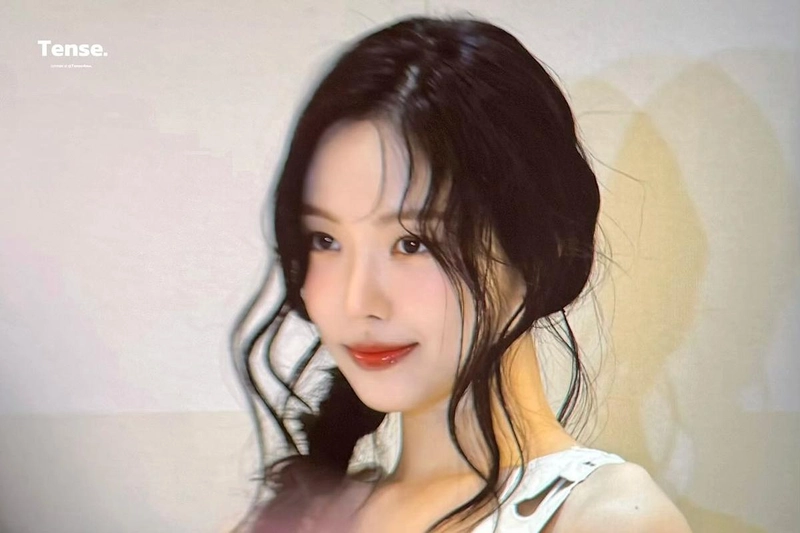 “청명한 미소 속 여름 흔적”…손나은, 정적을 깨는 눈빛→한낮 분위기 압도 / 배우 손나은 인스타그램
