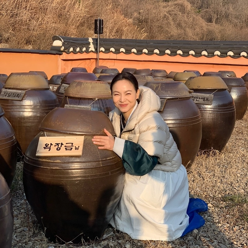 “왁장금이었다니까요”…왁스, 겨울 햇살 아래 유쾌한 매력→전통美 가득한 하루 / 가수 왁스 인스타그램
