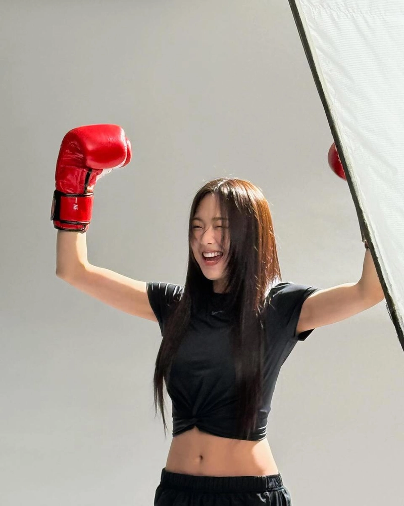 “무쇠소녀단 합류 소감”…금새록, 운동에 깃든 환희→여름 근황 / 배우 금새록 인스타그램