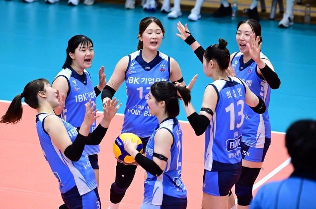 “5세트 역전 드라마”…기업은행, 현대건설 꺾고 GS칼텍스와 결승 격돌 / 연합뉴스