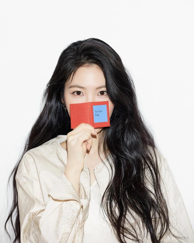 “오늘의 할 일, 조용히 준비”…신예은, 담백한 눈빛→여름 일상 기록 / 배우 신예은 인스타그램