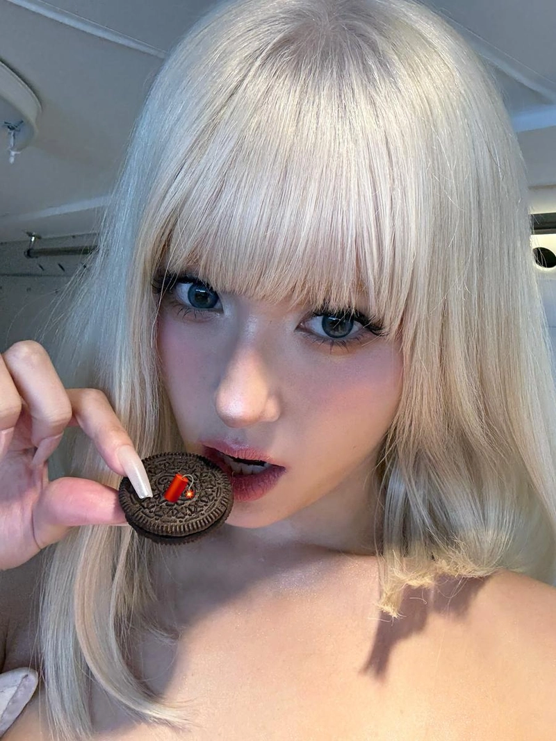 “내가 얘기하는 EXTRA”…전소미, 파격적 시선→도발적 매력 폭발 / 가수 전소미 인스타그램