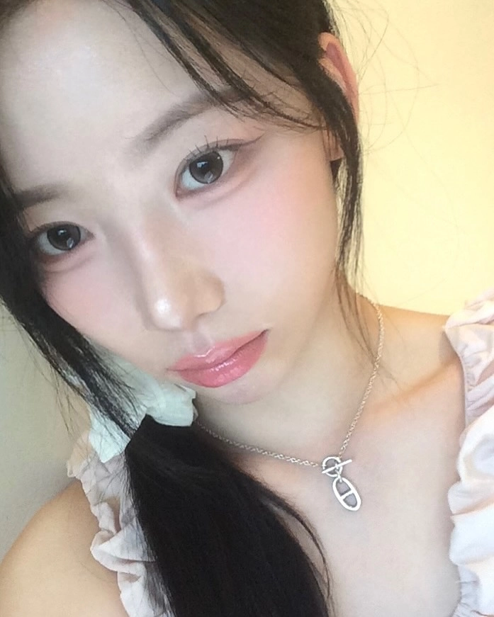 “촉촉하게 젖은 눈빛”…혜주, 올여름 투명함→소녀 감성 완성 / 걸그룹 클라씨 혜주 인스타그램