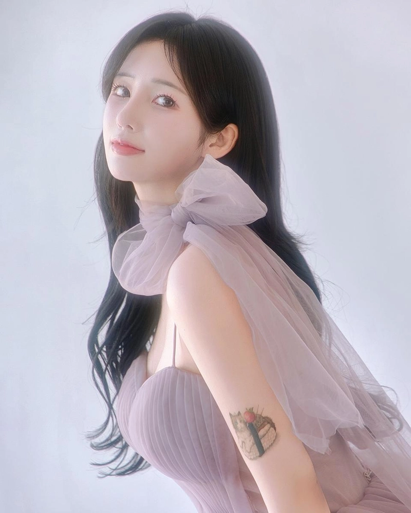 “신시도 품어”…김리원, 투명한 시선→여름빛 감성화보 / 너의 연애 출연자 김리원 인스타그램