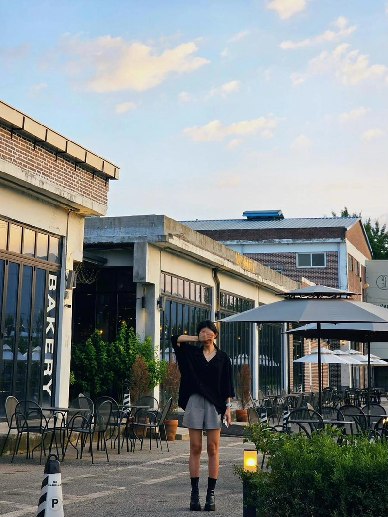 “분명 일 하러 만났는데”…신소율, 여름 저녁→장시간 데이트의 설렘 / 배우 신소율 인스타그램