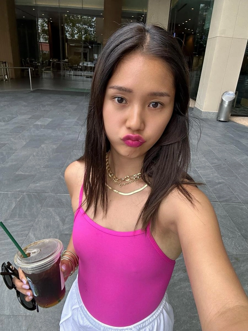 “행복이 별거냐”…미미, 여름 흠뻑→장난스런 표정의 매력 / 걸그룹 오마이걸 미미 김미현 인스타그램