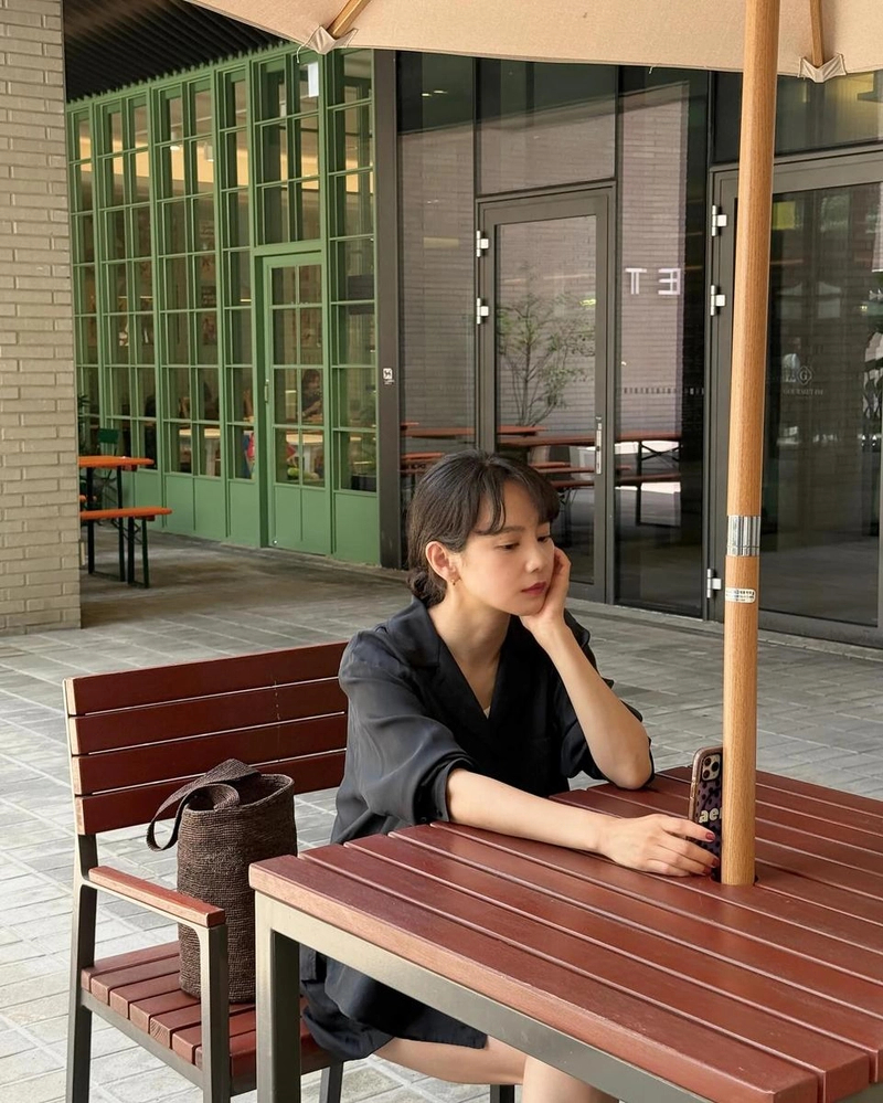 “예전엔 셀카를 잘 찍었던 것 같은데”…윤승아, 무심한 여름 오후→감성 깊어진 혼자만의 시간 / 배우 윤승아 인스타그램