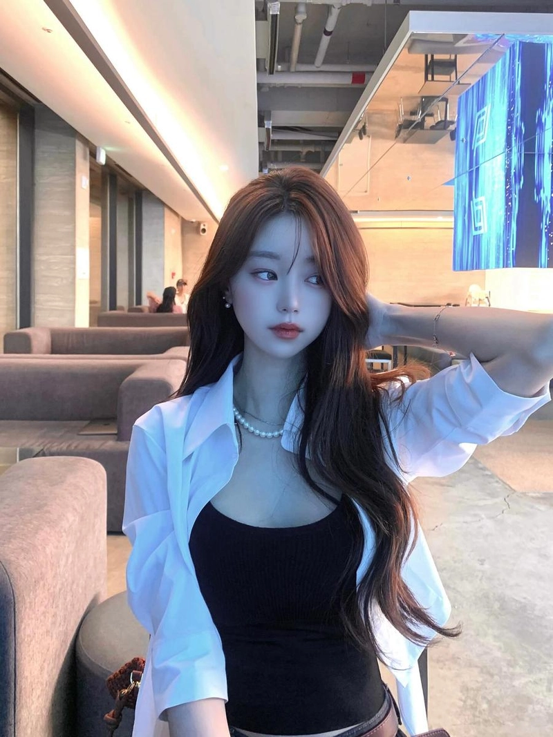 “날씨 쏘핫”…윤영채, 여름의 열기→청량한 카페 감성 / 인플루언서 윤영채 인스타그램