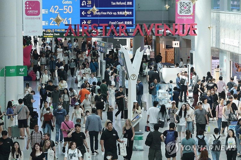 북적이는 인천공항 출국장 / 연합뉴스