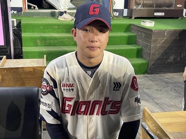 “데뷔 첫 끝내기 2루타”…이호준, 연장 11회 롯데 극적 승리 견인 / 연합뉴스