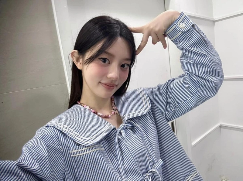 “예금주 여러분 즐거운 주말 보내세요”…민주, 소년미 가득 미소→여름밤 청량 셀카 / 걸그룹 아일릿 민주 인스타그램