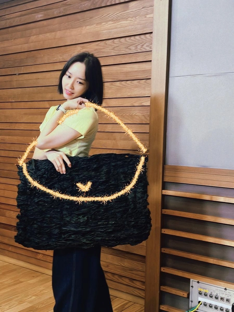 “100세까지 미역국 약속”…윤태진, 위트 넘친 일상→따스한 미소 / 아나운서 윤태진 인스타그램