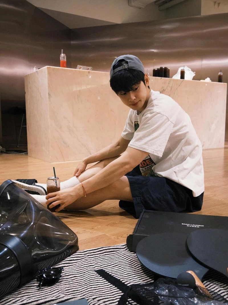 “한여름 밤의 여유”…차은우, 캐주얼 무드→따스한 휴식의 순간 / 그룹 아스트로 차은우 인스타그램