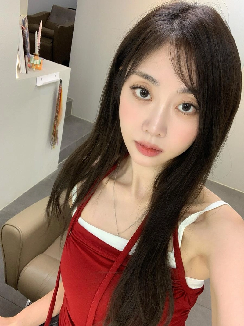 “더워 더워 더워이”…서지수, 한여름 밤→청량 미소 한가득 / 걸그룹 러블리즈 서지수 인스타그램