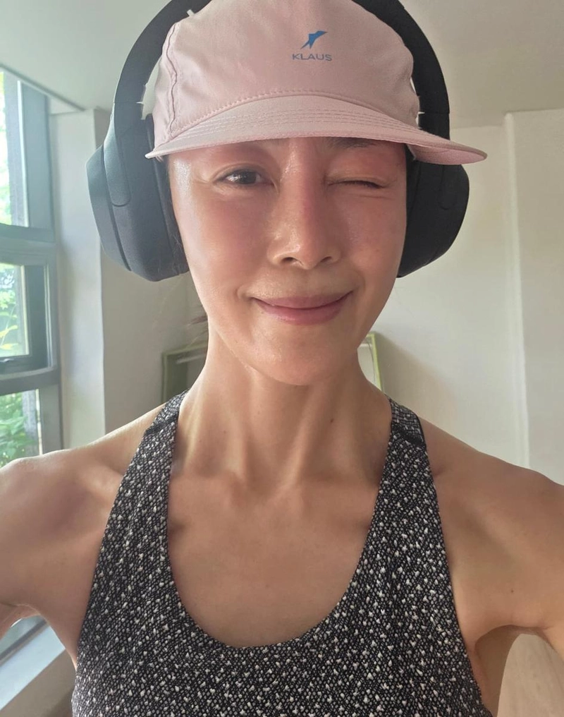 “속이 복잡할 때 달린다”…문정희, 여름 아침 운동→땀빛 미소로 응답 / 배우 문정희 인스타그램