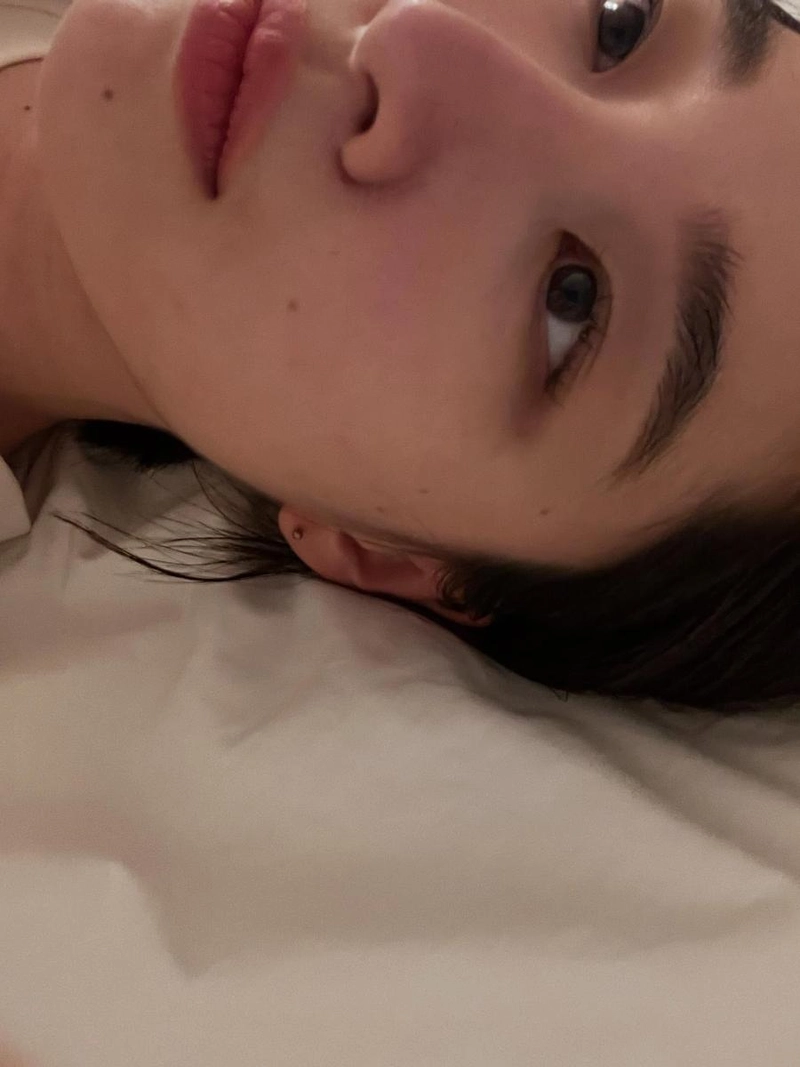 “고요 속에 잠긴 여름”…원지안, 가까운 시선→심야 감성 수채화