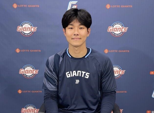 “5이닝 7탈삼진 호투”…홍민기, 롯데 마운드 신예로 떠올라 / 연합뉴스