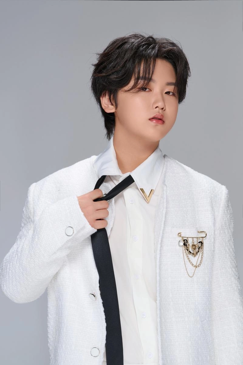“9개월 만의 컴백”…박성온, ‘왕자님의 꿈’으로 트롯 신동의 성장→음악적 변신 예고 / 스타온이앤티