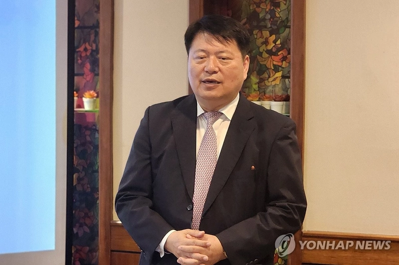 생체줄기세포 전문 바이오기업 네이처셀 라정찬 회장이 9일(현지시간) 워싱턴DC 인근 음식점에서 한국 특파원단과 간담회를 하고 있다. 2025.7.10 / 연합뉴스