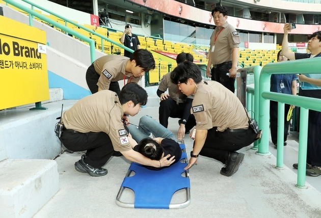 “혹서기 안전대책 강화”…SSG, 야구장 내 휴게공간·응급대응 확대 / 연합뉴스