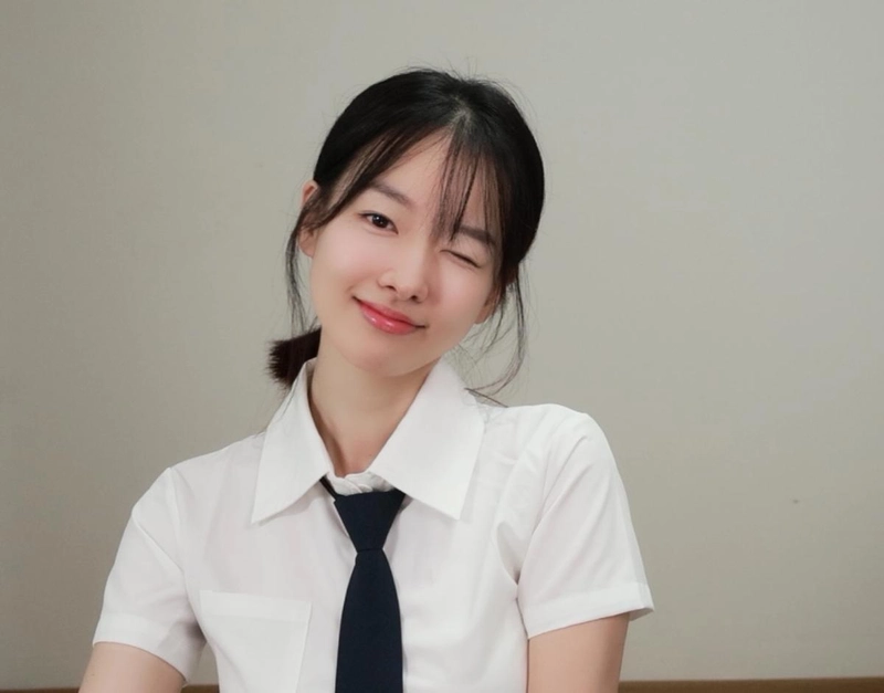 “오늘 저녁 7시 30분, 함께해요”…이시아, 눈부신 미소→생일 라이브 예고 / 배우 이시아 인스타그램