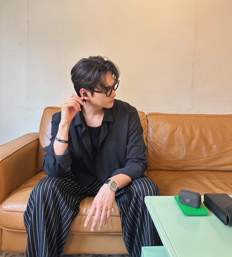 “베이스 한 번 듣자마자 오?”…박창환, 깊은 음악 감상→조용한 사색의 여름 / 하트페어링 출연자 조종사 박창환 인스타그램