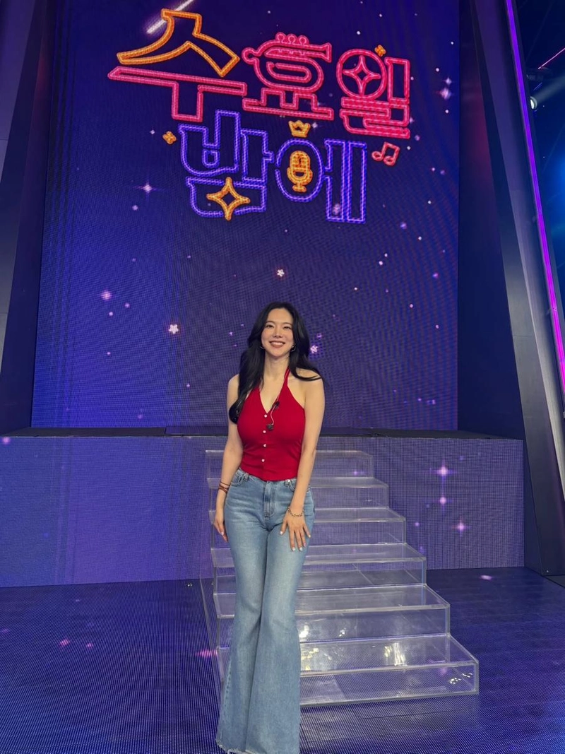 “수요일밤의 빛으로 남았죠”…김나희, 여름 무드→환한 미소의 무대 인증 / 트로트가수 김나희 인스타그램