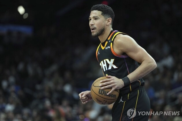 “평균 7천250만달러 돌파”…데빈 부커, 피닉스와 2년 연장 계약 맺어 NBA 최고 연봉 달성 / 연합뉴스