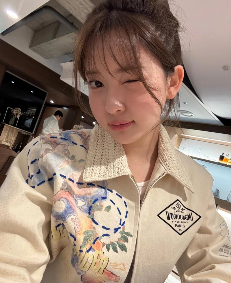 “장난스런 윙크 한 번”…조수민, 여름날 미소→러블리 반전 매력 / 배우 조수민 인스타그램