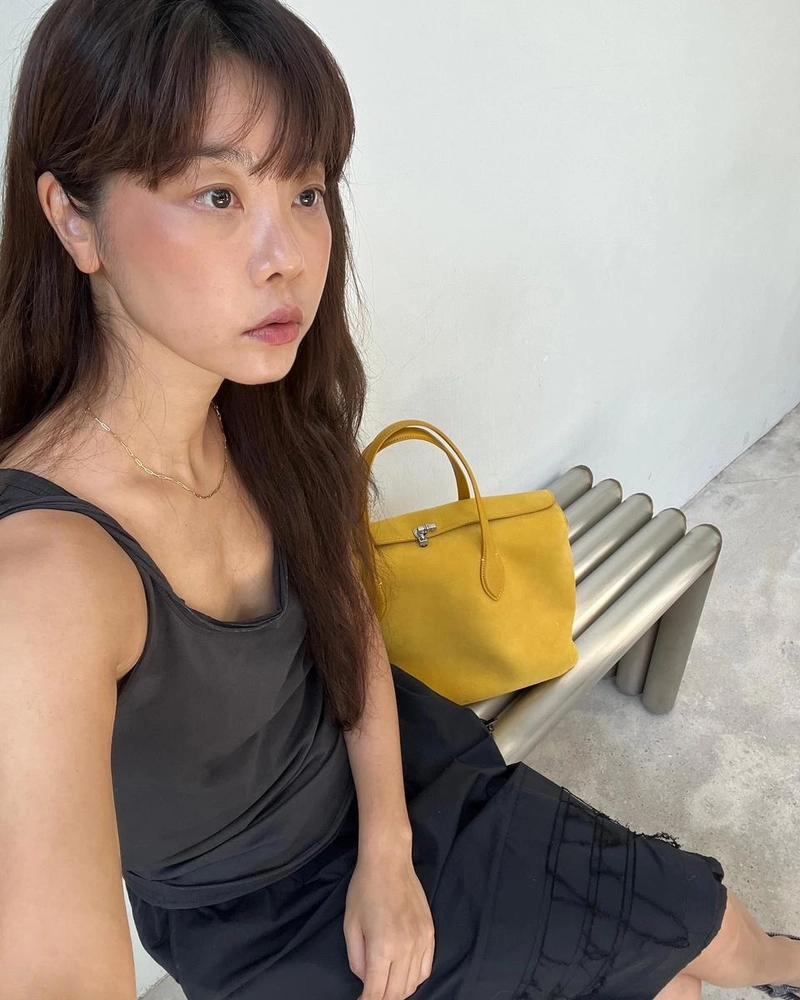 “담담하지만 깊게 스며든 시선”…박소진, 여름 오후→고요한 깊이 발산 / 걸그룹 걸스데이 박소진 인스타그램