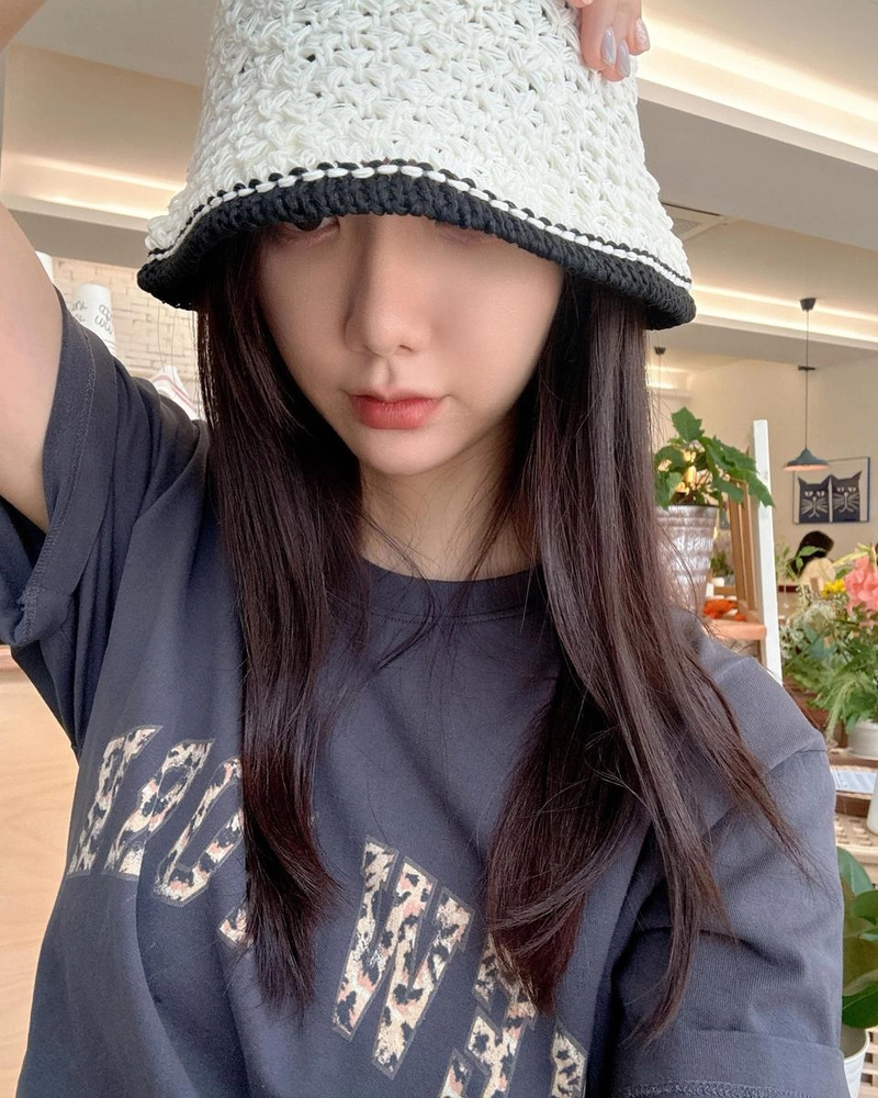 “사바나 햇빛도 질투”…권이슬, 여름 한가운데서→청량 셀카로 존재감 / 아나운서, MC 권이슬 인스타그램