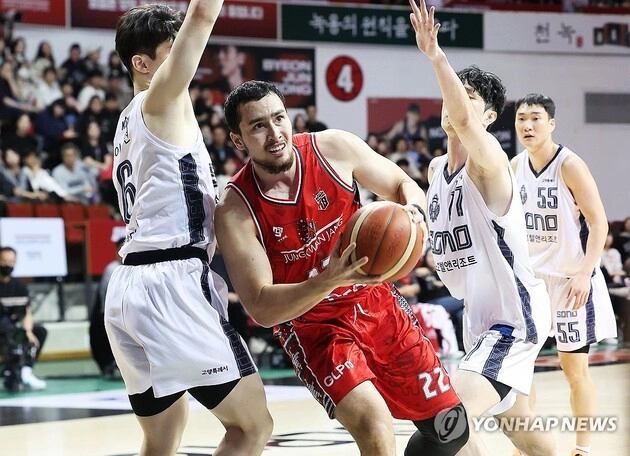 “무단 이탈 논란”…정관장 고메즈, 계약 위반으로 KBL 재정위 회부 / 연합뉴스