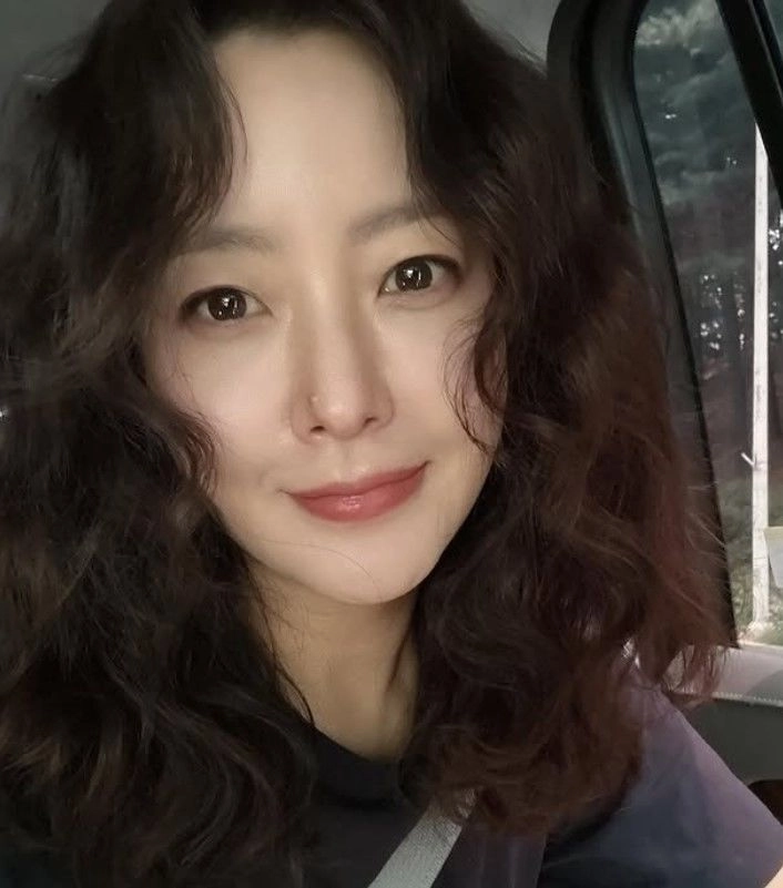 “방부제 미모란 이런 것”…김희선, ‘다음생은 없으니까’ 앞두고 변함없는 아우라→대중 시선 집중