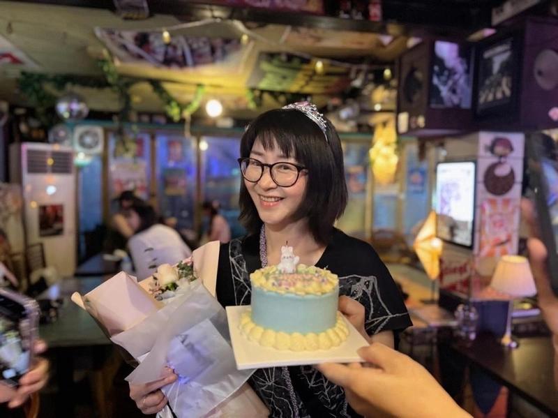 “생일이... 이... 었습 네다”…조유진, 여름밤 미소→감사 가득한 순간 / 밴드 체리필터 조유진 인스타그램