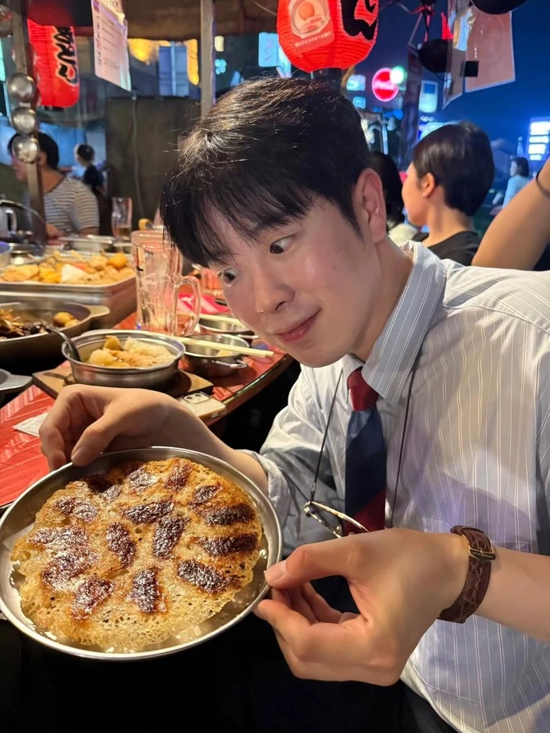 “눈빛으로 충분하다”…피오, 여름밤 포장마차→일상 속 유쾌한 쉼표 / 그룹 블락비 피오 인스타그램