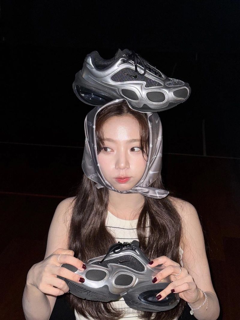 “낯선 조합에 스며든 여운”…우주소녀 여름, 몽환적 일상→독특한 존재감 / 걸그룹 우주소녀 여름 인스타그램