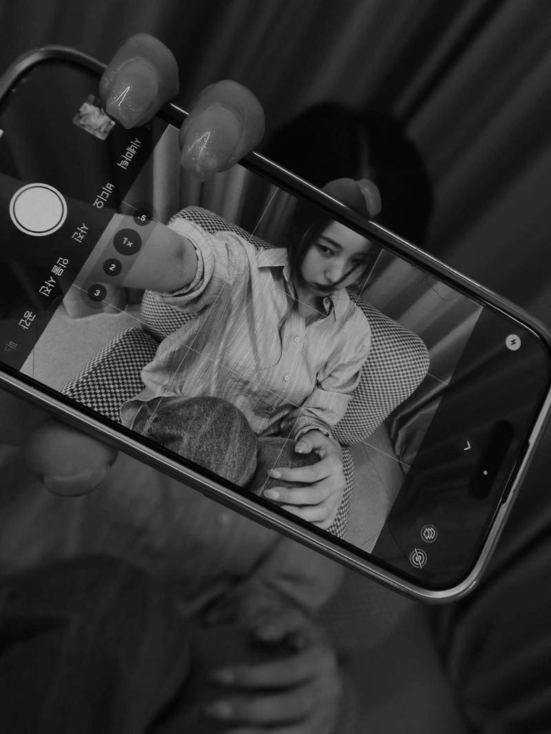 “화면 속에 담긴 순간”…소원, 깊어진 시선→여운 남긴 셀카 / 걸그룹 여자친구 소원 인스타그램