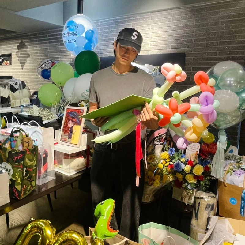 “고마워요”…공유, 따스한 시선 속 환대→감사 전한 여름날 / 배우 공유 인스타그램
